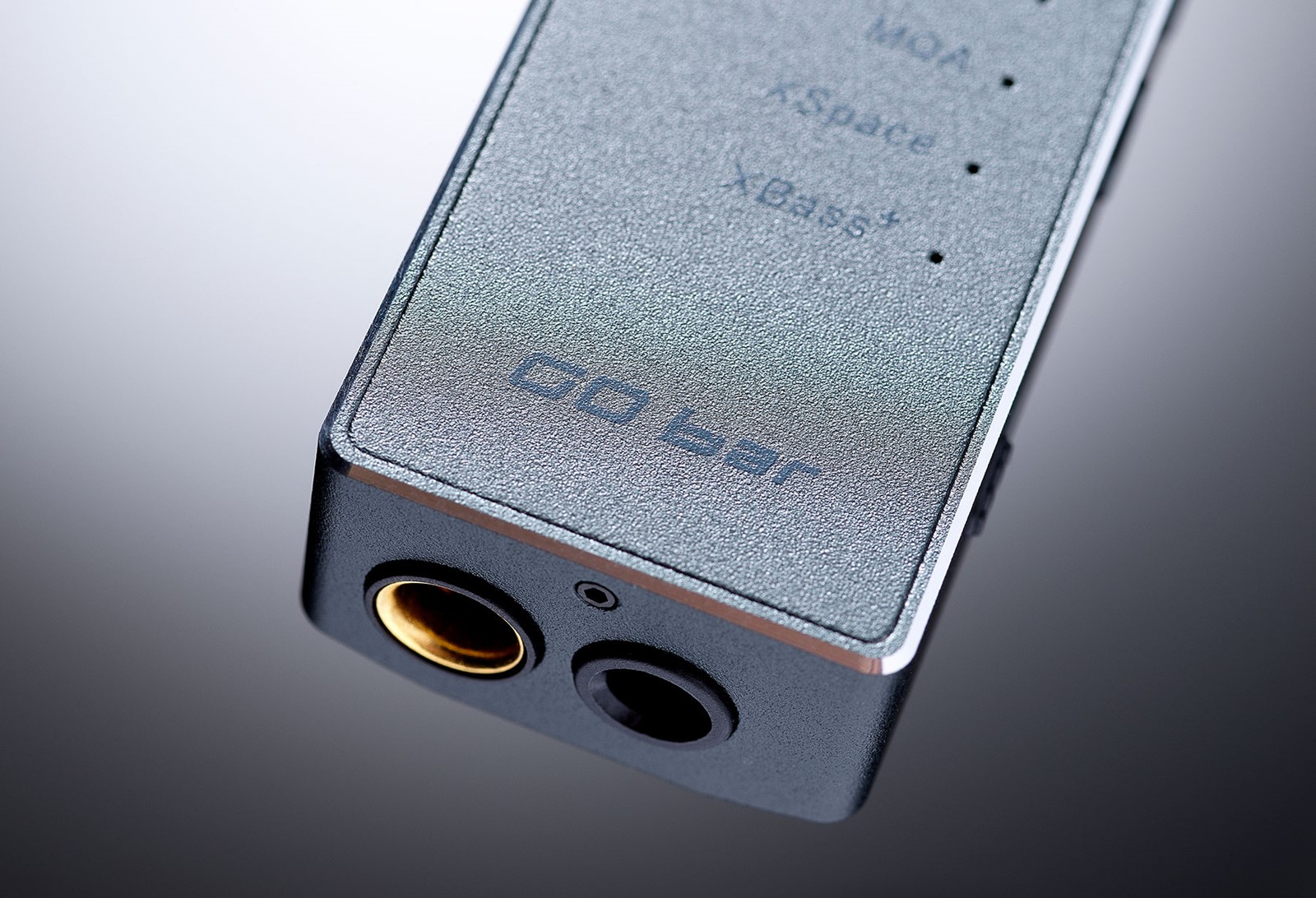 GO bar ima dva izlaza za slušalice, 3,5-milimetarski nebalansirani i 4,4-milimetarski balansirani